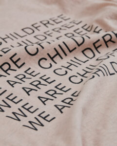 Close-up We are Childfree t-shirt heather pink